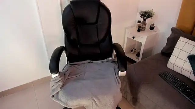 Snapshot of marie_bass chatting on September 2025 01:43:02 PM marie bass online show from September 2025 01:43:02 PM