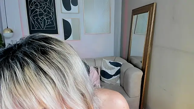 Snapshot of marie_bass chatting on February 2026 12:11:01 PM marie bass online show from February 2026 12:11:01 PM