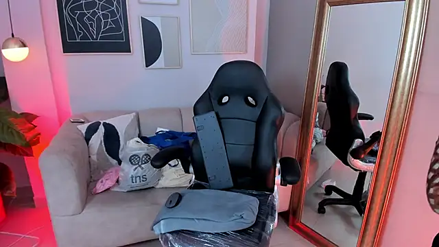 Snapshot of marie_bass chatting on February 2026 01:11:01 PM marie bass online show from February 2026 01:11:01 PM