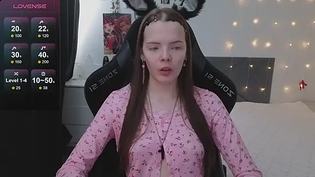 Luna Navy online show from February 2026 07:51:01 AM