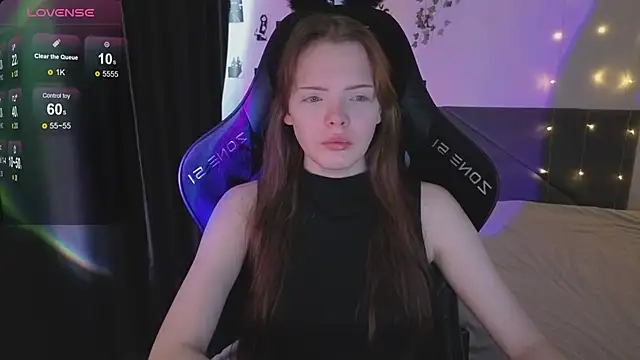 Luna Navy online show from April 2026 06:18:02 AM