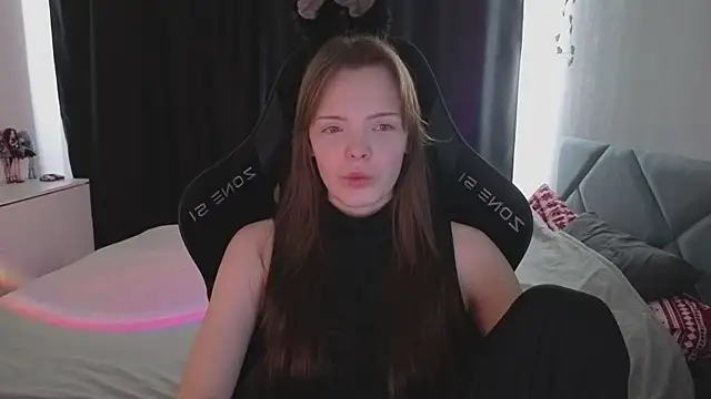 Luna Navy online show from April 2026 06:08:01 AM