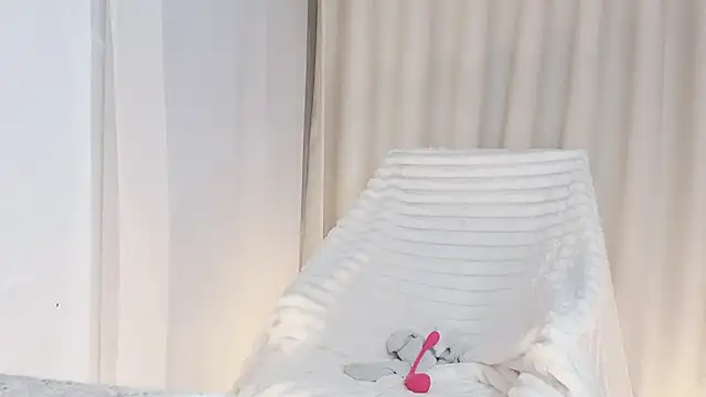 Vessi-babe online show from December 2025 02:22:01 PM