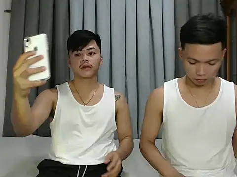 hot emman online show from October 2025 02:39:02 PM