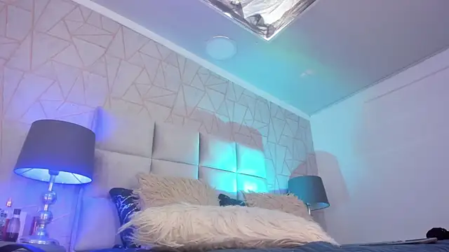 Yara Bliss  online show from December 2025 07:53:02 PM