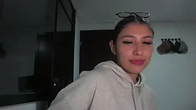 Snapshot of AriaBliss- chatting on November 2025 05:06:01 AM AriaBliss- online show from November 2025 05:06:01 AM