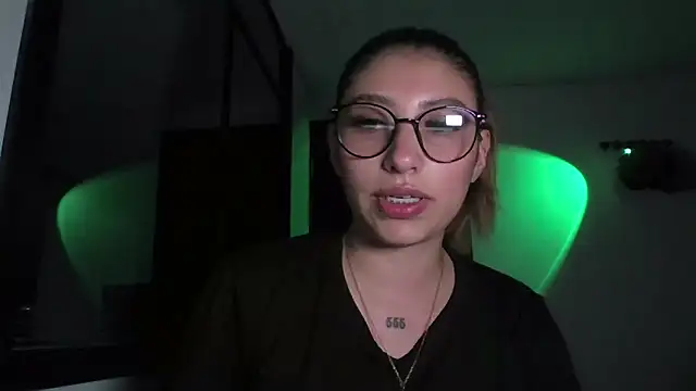 Snapshot of AriaBliss- chatting on November 2025 05:07:01 AM AriaBliss- online show from November 2025 05:07:01 AM