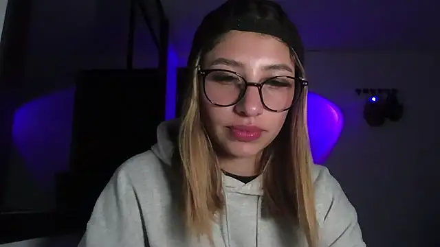 Snapshot of AriaBliss- chatting on November 2025 08:13:02 AM AriaBliss- online show from November 2025 08:13:02 AM