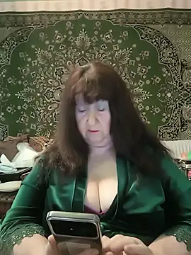 CrystalLime6411 online show from May 2026 03:30:01 PM
