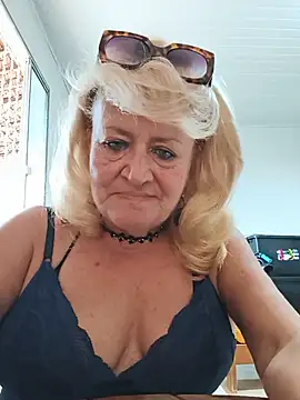 Snapshot of Belladama61 chatting on May 2026 10:44:01 AM Belladama61 online show from May 2026 10:44:01 AM