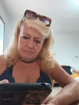 Snapshot of Belladama61 chatting on May 2026 10:44:01 AM Belladama61 online show from May 2026 10:44:01 AM
