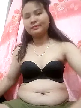 Snapshot of Heulwen-22 chatting on November 2025 04:40:01 PM Heulwen-22 online show from November 2025 04:40:01 PM