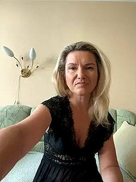 AliceSwan4011 online show from September 2025 02:51:01 PM