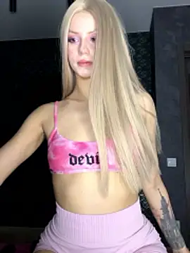 FavoriteKira online show from March 2026 06:11:01 PM