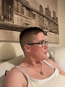 voluptuous-minx online show from December 2025 04:45:02 PM