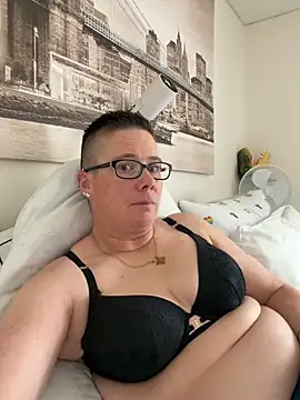 Snapshot of voluptuous-minx chatting on May 2026 07:37:02 AM voluptuous-minx online show from May 2026 07:37:02 AM