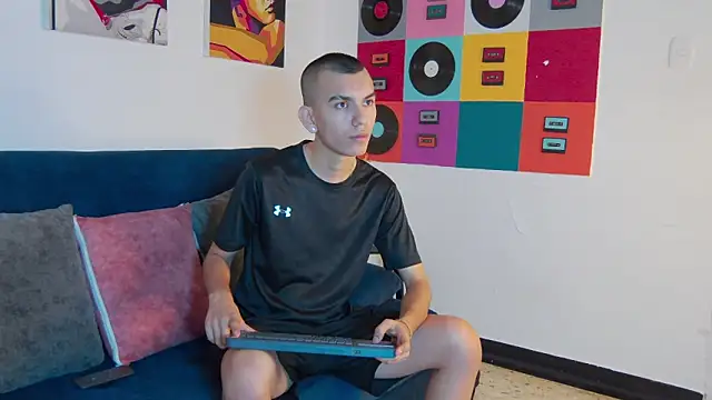 RowanCley online show from October 2025 12:50:01 PM