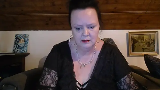 TiffanyMature online show from May 2026 02:12:01 PM