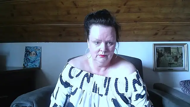 TiffanyMature online show from May 2026 02:01:02 PM