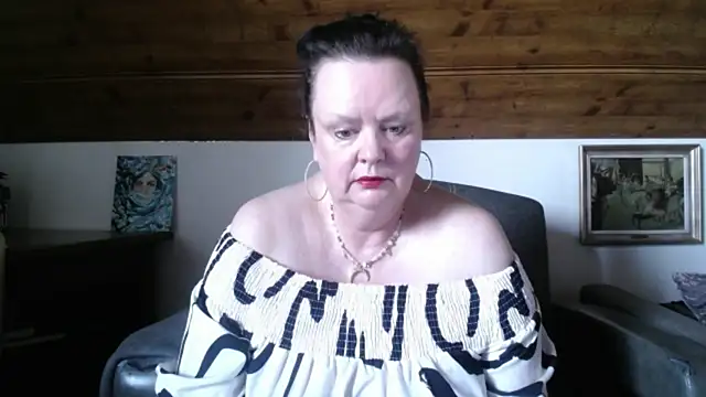 TiffanyMature online show from May 2026 03:06:01 PM