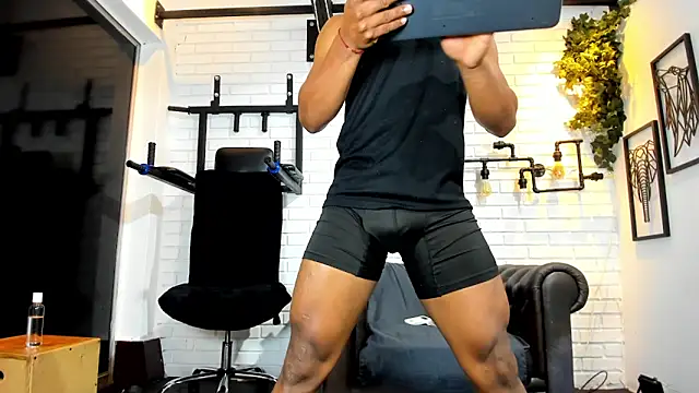 ItaloMoore online show from April 2026 01:38:01 PM