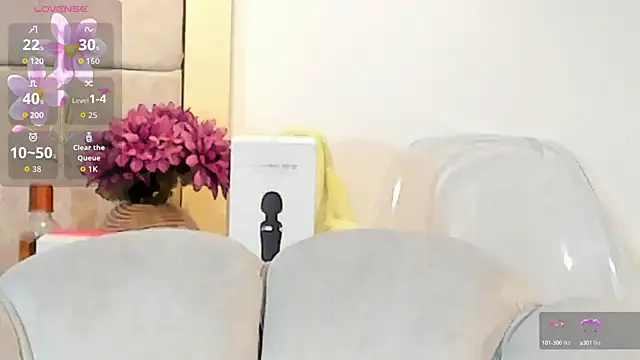 Snapshot of VioletHilton chatting on September 2025 08:20:02 PM VioletHilton online show from September 2025 08:20:02 PM