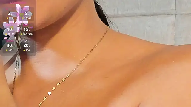 Snapshot of VioletHilton chatting on October 2025 10:00:02 PM VioletHilton online show from October 2025 10:00:02 PM