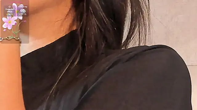 Snapshot of VioletHilton chatting on November 2025 07:46:02 PM VioletHilton online show from November 2025 07:46:02 PM