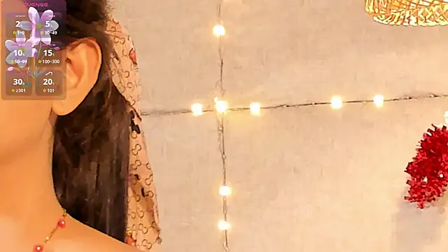 Snapshot of VioletHilton chatting on December 2025 07:29:02 PM VioletHilton online show from December 2025 07:29:02 PM