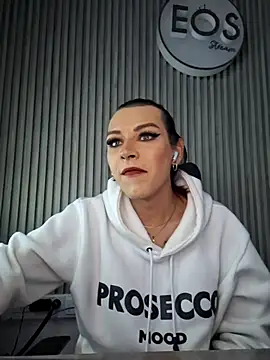 Snapshot of Lilith_Zamara chatting on November 2025 01:17:01 AM Lilith Zamara online show from November 2025 01:17:01 AM