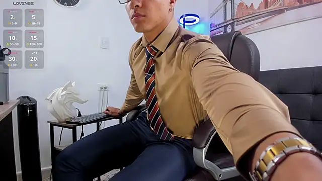 Snapshot of Dash_Bukoski chatting on November 2025 12:48:01 PM Dash Bukoski online show from November 2025 12:48:01 PM