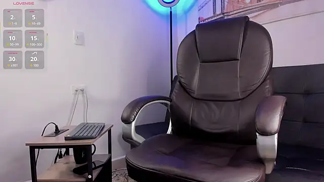 Snapshot of Dash_Bukoski chatting on December 2025 07:53:02 PM Dash Bukoski online show from December 2025 07:53:02 PM