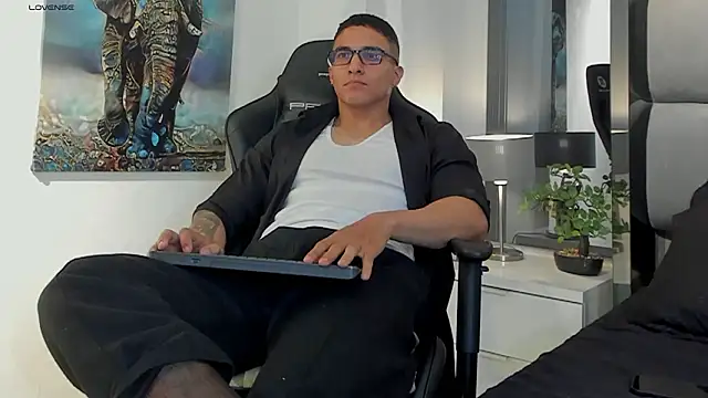 Snapshot of Dash_Bukoski chatting on February 2026 11:39:01 AM Dash Bukoski online show from February 2026 11:39:01 AM