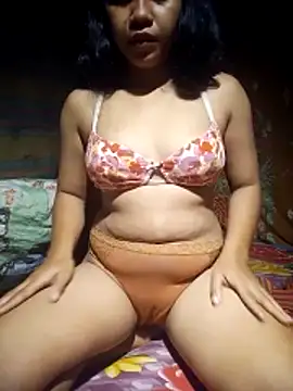 Snapshot of hotmomma8 chatting on November 2025 08:33:02 PM hotmomma8 online show from November 2025 08:33:02 PM