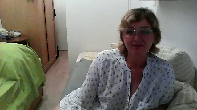 IrynaMolbertx online show from September 2025 07:58:02 PM