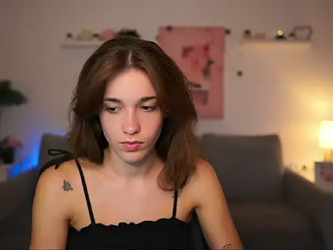 Snapshot of kissie_cat chatting on September 2025 01:33:02 PM kissie cat online show from September 2025 01:33:02 PM