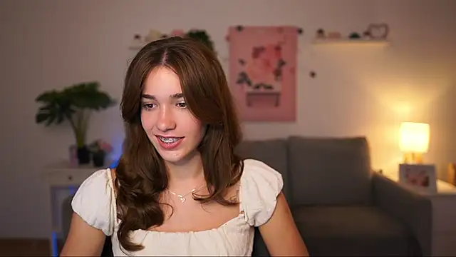 Snapshot of kissie_cat chatting on September 2025 01:12:02 PM kissie cat online show from September 2025 01:12:02 PM