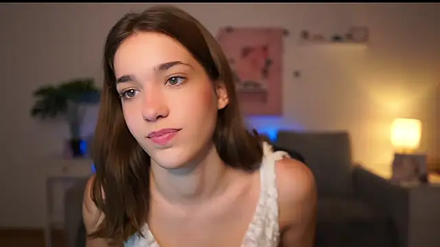 Snapshot of kissie_cat chatting on October 2025 01:10:01 PM kissie cat online show from October 2025 01:10:01 PM