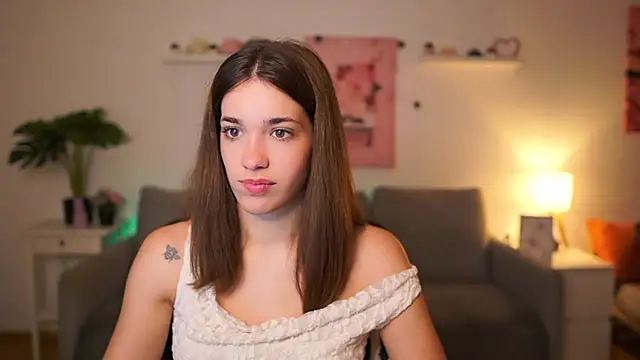 Snapshot of kissie_cat chatting on October 2025 01:40:02 PM kissie cat online show from October 2025 01:40:02 PM