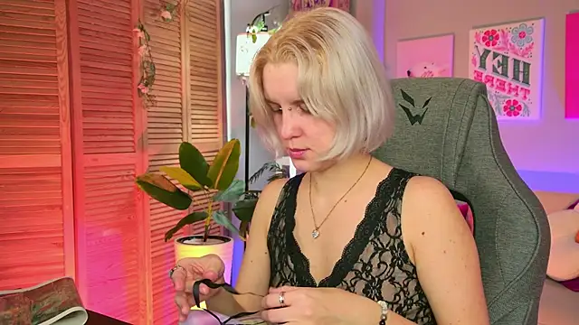 Snapshot of BethanyCloud chatting on November 2025 06:02:02 AM BethanyCloud online show from November 2025 06:02:02 AM