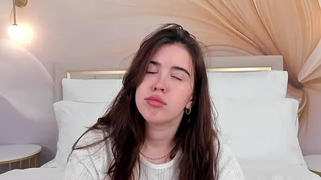 KimberlyBond online show from September 2025 03:03:02 PM