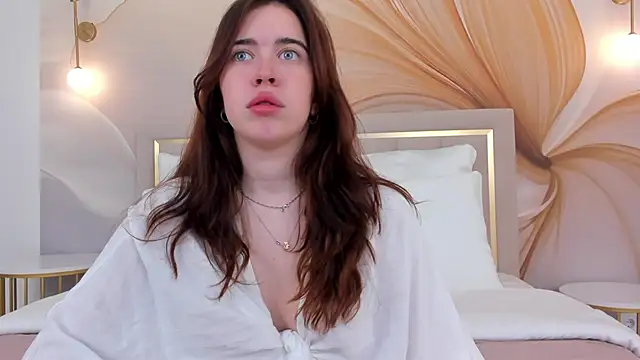 KimberlyBond online show from September 2025 03:04:01 PM