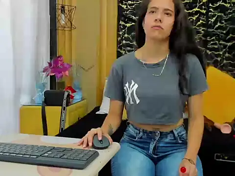 Snapshot of MiaCours chatting on March 2026 07:18:02 PM MiaCours online show from March 2026 07:18:02 PM