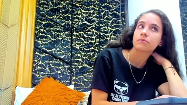 Snapshot of MiaCours chatting on March 2026 07:15:02 PM MiaCours online show from March 2026 07:15:02 PM