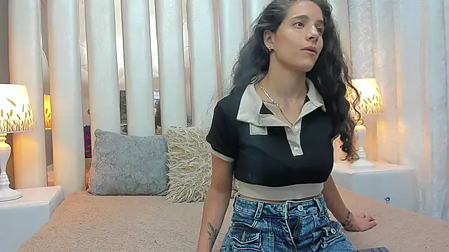 Snapshot of MiaCours chatting on April 2026 01:26:01 PM MiaCours online show from April 2026 01:26:01 PM