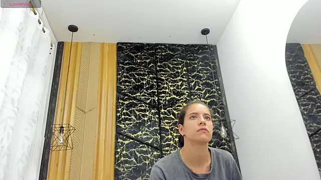 Snapshot of MiaCours chatting on April 2026 01:05:02 PM MiaCours online show from April 2026 01:05:02 PM