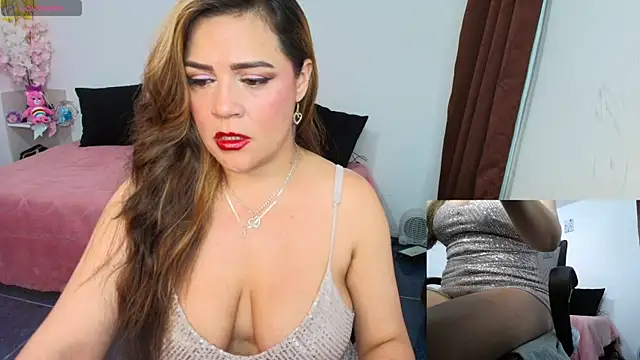 Snapshot of Paulina-Becerraa chatting on April 2026 05:05:01 AM Paulina-Becerraa online show from April 2026 05:05:01 AM