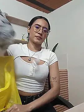 amy lennox online show from May 2026 12:55:02 PM
