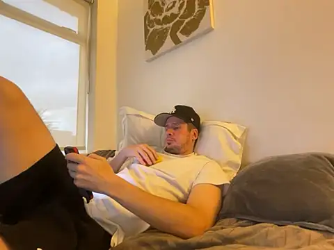 Snapshot of shyandchilling chatting on October 2025 05:10:02 PM shyandchilling online show from October 2025 05:10:02 PM