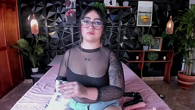 Snapshot of April__foxx chatting on October 2025 04:51:01 PM April foxx online show from October 2025 04:51:01 PM